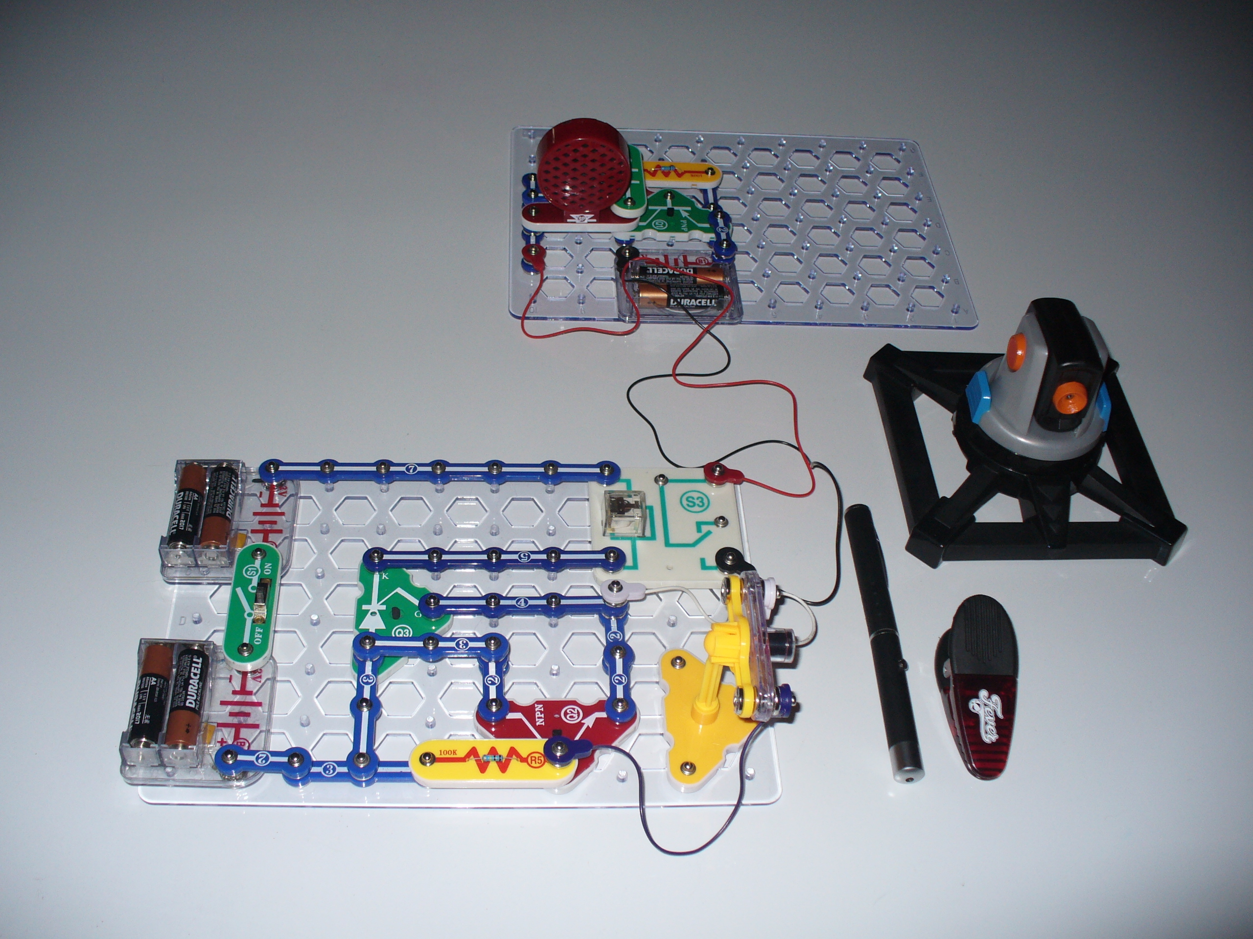 Laser Tripwire and Alarm Using Snap Circuits - Make