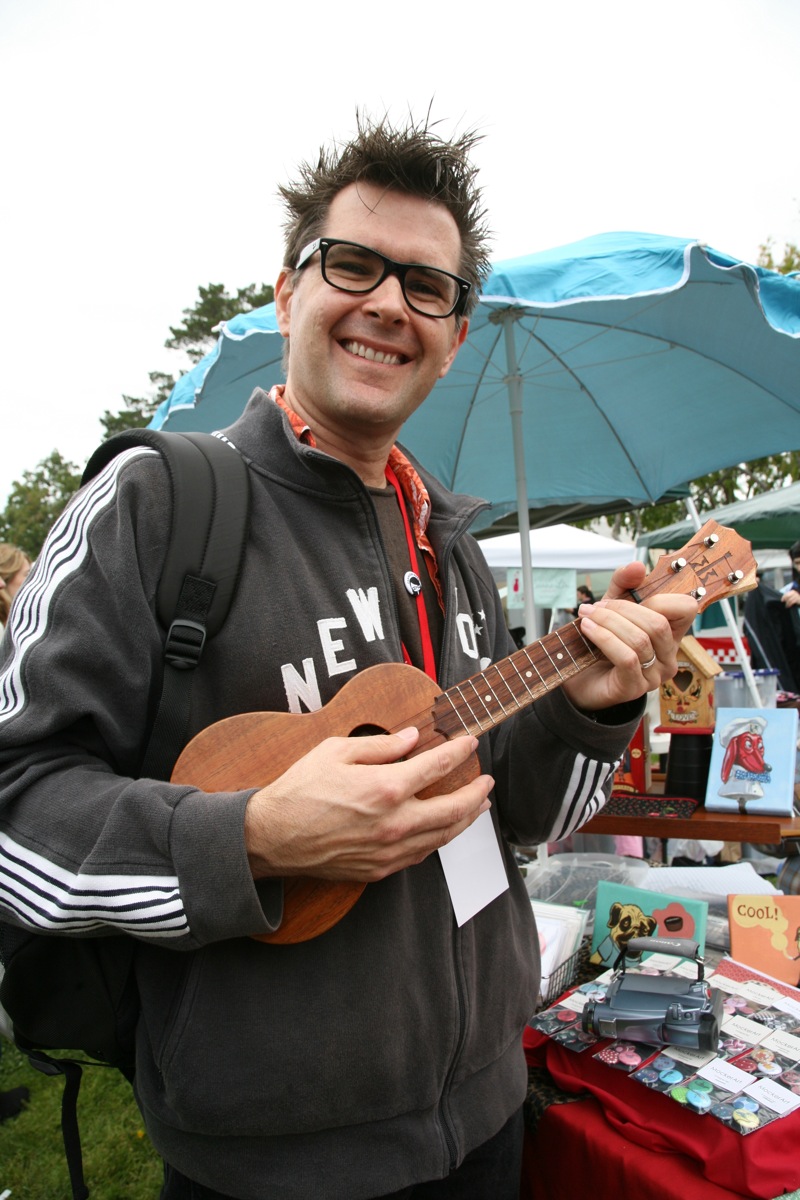 File:Gareth Branwyn and Mark Frauenfelder at Maker Faire Austin 2007.jpg -  Wikipedia