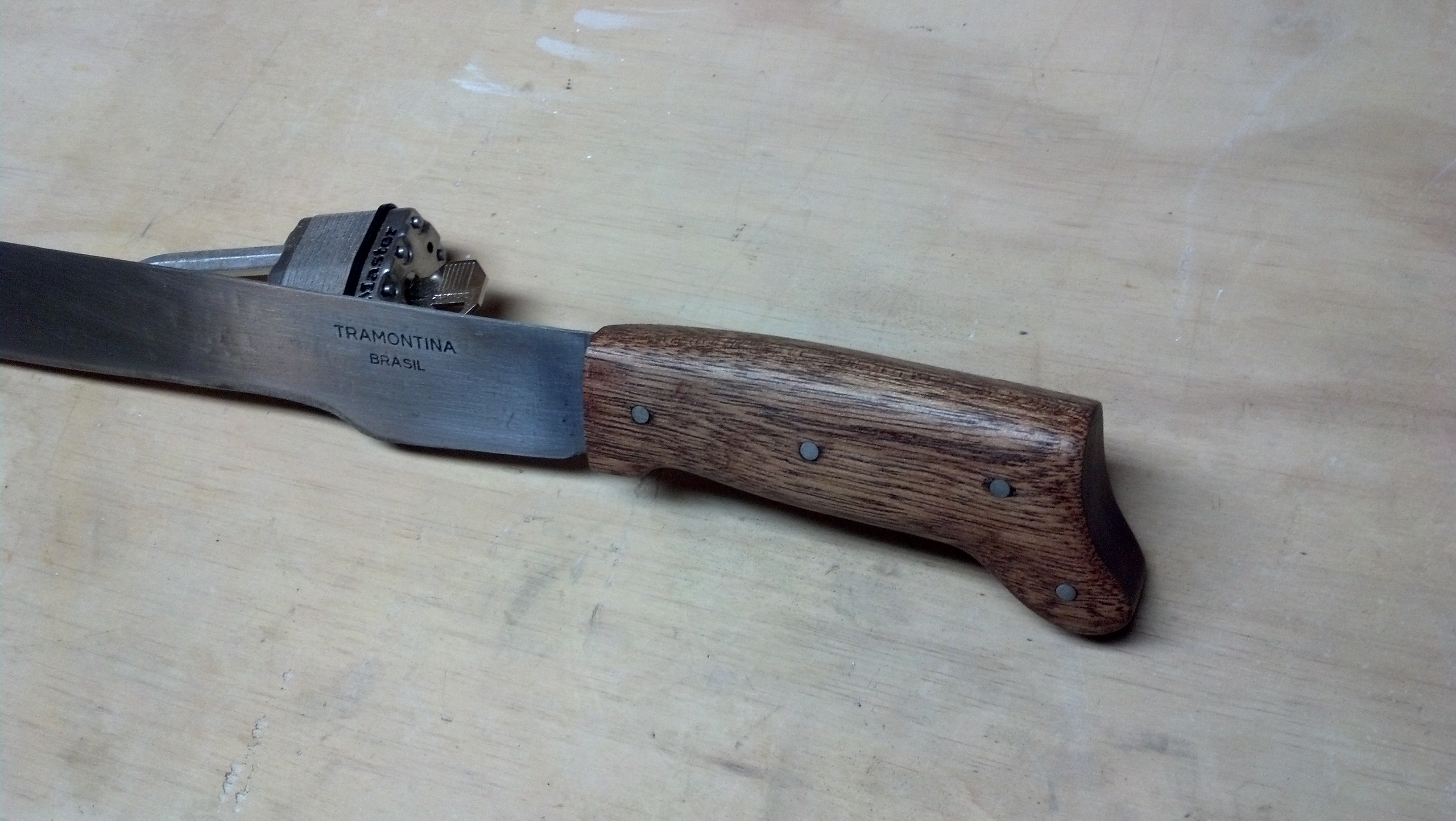 https://makezine.com/article/workshop/woodworking/this-machete-gets-a-new-life-with-updated-handle/attachment/machete1/