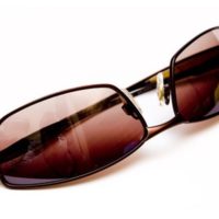 How to Remove Eyeglasses Coating with Sunscreen