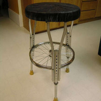 DIY: Seat made from bike parts and crutches