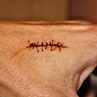 HOW TO – Realistic scar with stitches