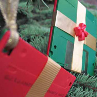 DIY: Old diskette ornaments