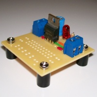 Simple, stand-alone 5-volt regulator