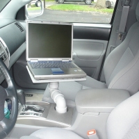 Low-cost laptop car mount using cupholder