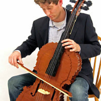 Working cello made from LEGO