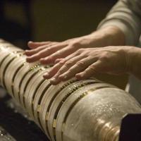 Thomas Bloch plays the glass armonica