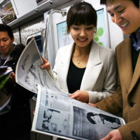 Alt.CES: Flexible e-paper newspapers