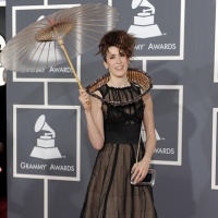 Waldemeyer outfits Imogen Heap’s Twitter dress at the Grammys