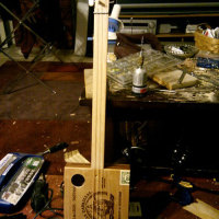 MAKE Volume 21: Traditional cigar box guitar builds