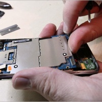 For iPhones, unauthorized repair shops flourish