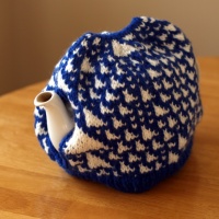 Math Monday: Knitted cellular automaton tea cosy