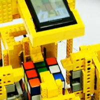 Android-powered LEGO Rubik’s Cube solver