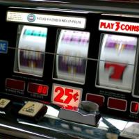 Buggy slot machine reports M payout, woman gets 