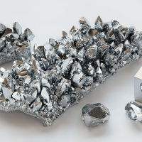 Crystals and 1-cm cube of pure chromium