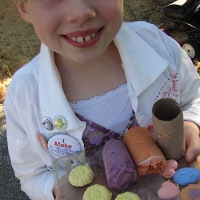 Sylvia’s Super Awesome Mini Maker Show: Sidewalk Chalk