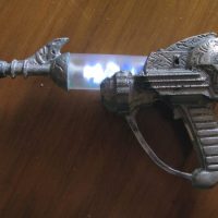 Sandcast aluminum ray gun, with bonus pour vid