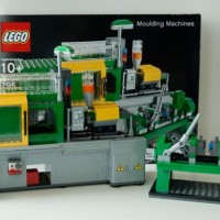 Machine That Makes Lego, Made of Lego