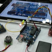 Paduino: control Arduino from iPhone/iPad/iPod touch with the Redpark Serial Cable