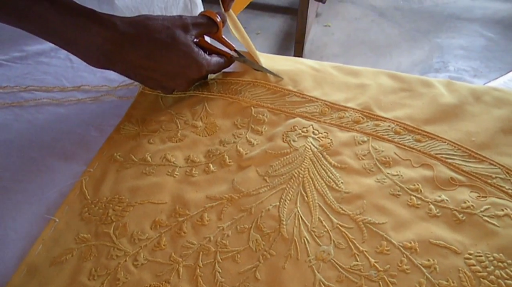 Shawls Made from the Silk of Over One Million Spiders