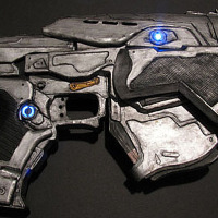 Papercraft Gears of War Pistol