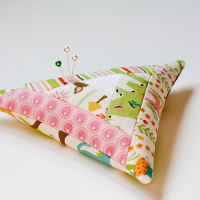 How-To: Triangle Log Cabin Pin Cushion