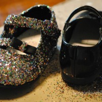 How-To: Kid Glitter Shoes