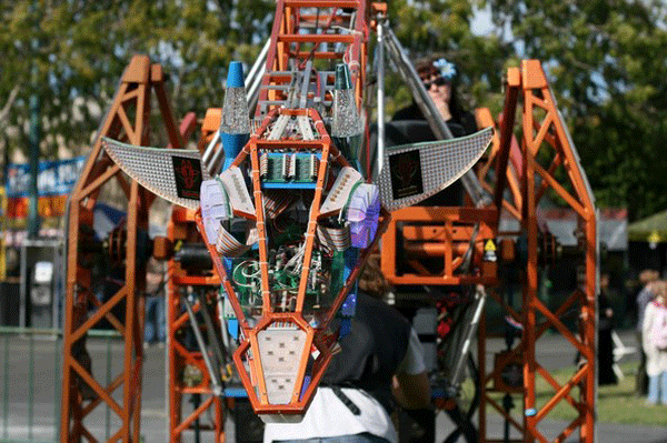 Russell the Electric Giraffe at Maker Faire