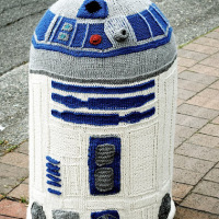 Awesome R2D2 Yarn Bombing