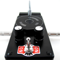 Chuck’s Custom Tremolo Box Uses Upcycled Dummy Discs