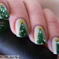 How-To: Christmas Tree Nails