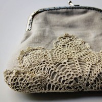 How-To: Doily Kiss Clutch