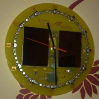 Clock Uses Capacitors To Store Energy and Mark Time