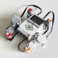 How Do Lego Mindstorms NXT and EV3 Compare?