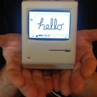 Raspberry Pi Emulates a Retro Mac at 1/3 Scale