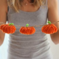 How-To: Yarn Pumpkin Garland