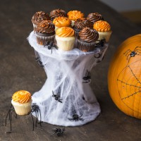 How-To: Spiderweb Cupcake Stand