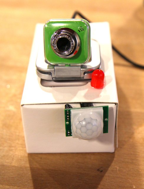 Arduino Yún Motion-Trigger Trespasser Camera