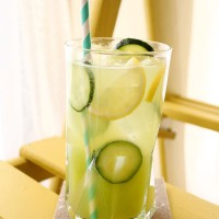 How-To: Cucumber Lemonade With Gin