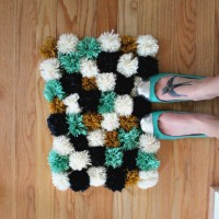 DIY Pom Pom Rug