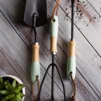 How-To: Paint-Dipped Garden Tools