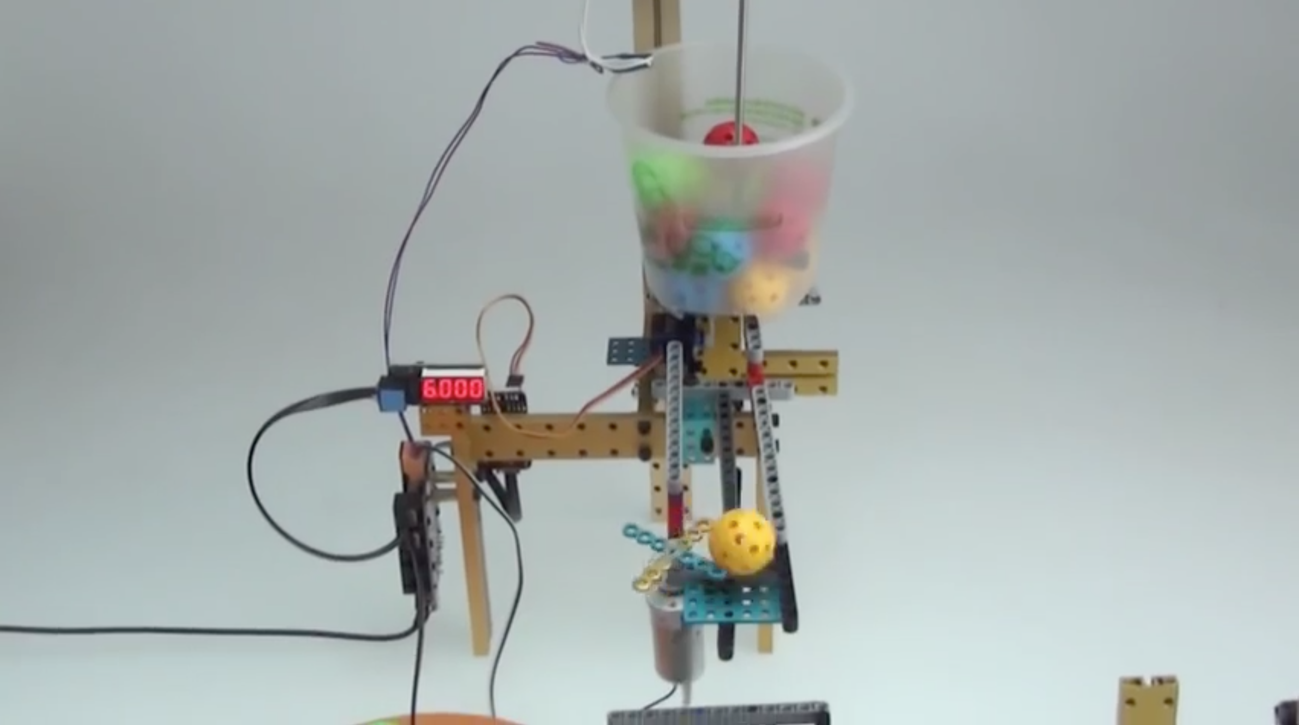 Build a Ball-Counting Robot Using Makeblock and Lego