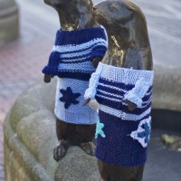 Statues Yarnbombed In Downtown Portland for the Holidays