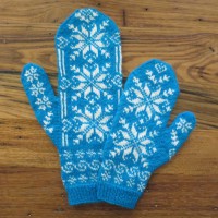 How-To: Frozen-Inspired Mommy and Me Mittens