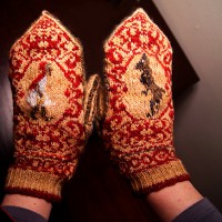 Little Red Riding Hood Mittens Knitting Pattern