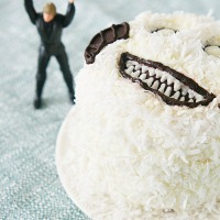 You’d Spend A Night In A Tauntaun To Eat This Wampa Cake