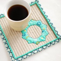 How-To: Winter Wreath Mug Rug