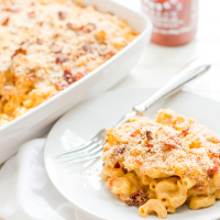 No Brainer: Put Bacon and Sriracha in Mac and Cheese