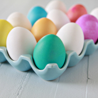 Flashback: Kids’ Kitchen: Dyeing Easter Eggs