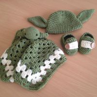 Baby’s First Crocheted Yoda Outfit